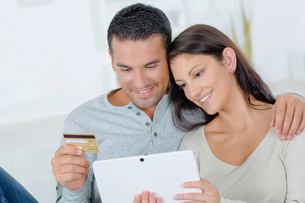 Couple Paying Online — Stock Photo, Image