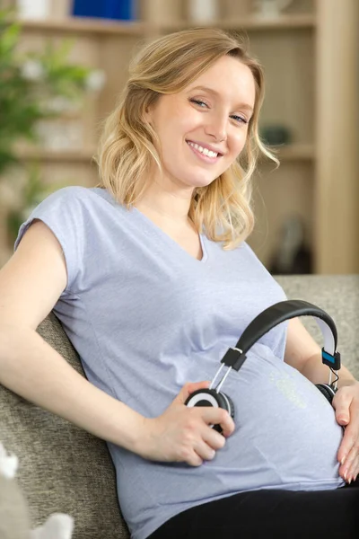 赤ちゃんのための幸せな音楽 — ストック写真
