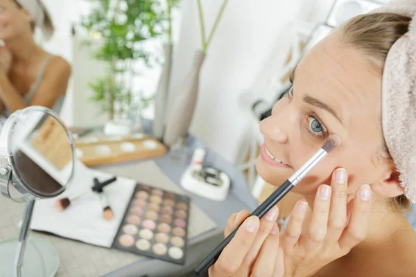 Proceso Hacer Maquillaje —  Fotos de Stock