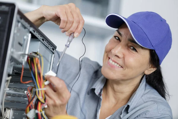 Happy Mature Woman Fixing Computer — Stock Photo, Image