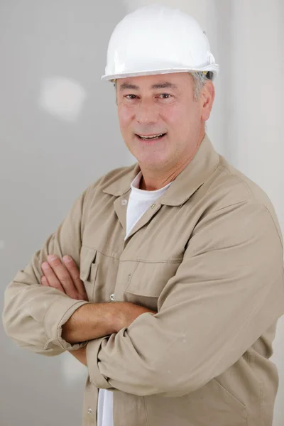 Retrato Construtor Masculino Com Braços Cruzados — Fotografia de Stock