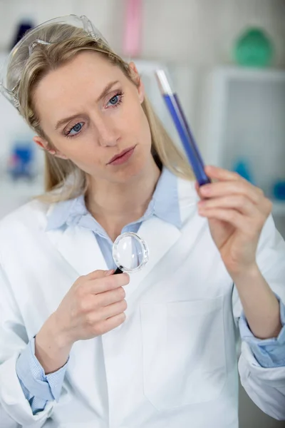 Asian Female Scientist Looking Test Tube — Stock Photo, Image