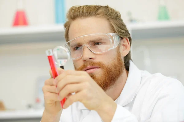 Dokter Chemicus Werkt Aan Bloedmonsters Het Lab — Stockfoto