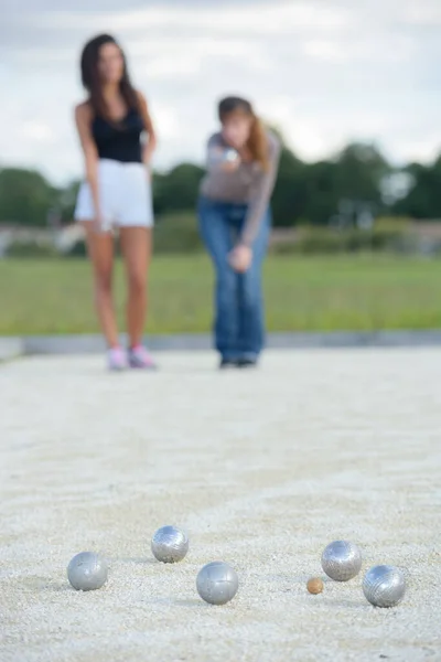Two Girls Playing Petanque — Stock Photo, Image