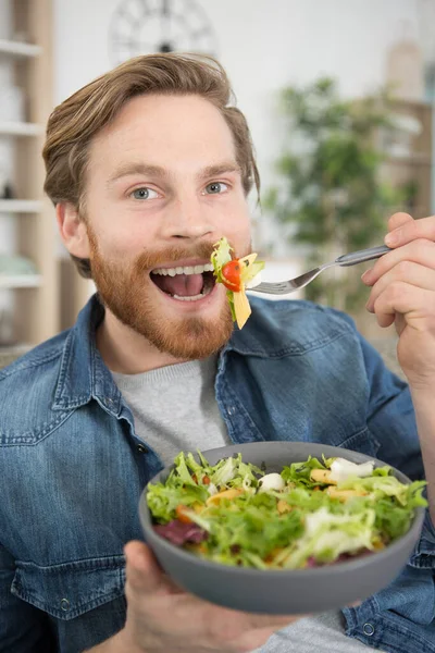 Homme Animé Manger Une Salade — Photo