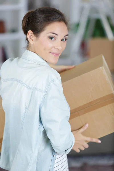 Woman Box Home — Stockfoto