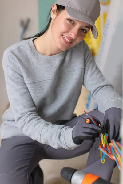 Female Electrician Installing Electric Device — Stock Photo, Image