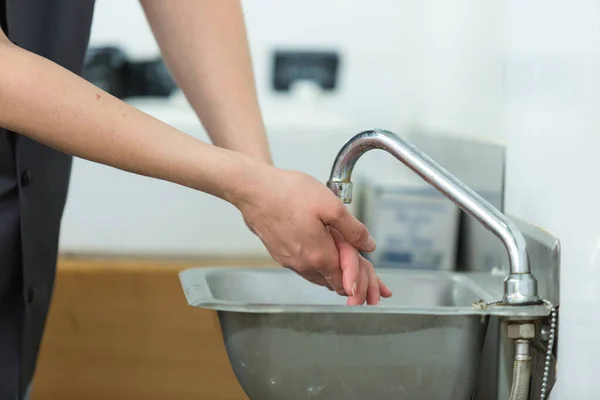 Kock Tvätta Händerna — Stockfoto
