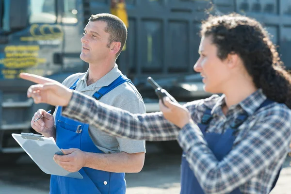 Workers Giving Instruction Walkie Talkie — Stock Photo, Image