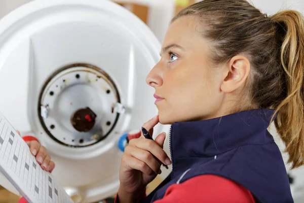 Female Engineer Checking Temperature Boiler — Stock Photo, Image