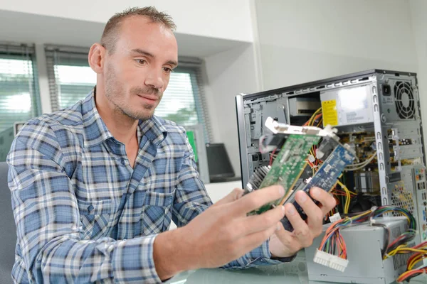 Man Looking Computer Components — Stock Photo, Image