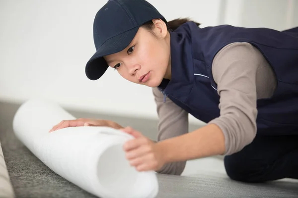 Young Asian Woman Installing Flooring Fitting — Stock Photo, Image
