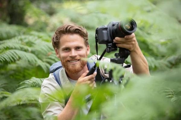Homem Filmando Segurando Estabilizador Câmera — Fotografia de Stock