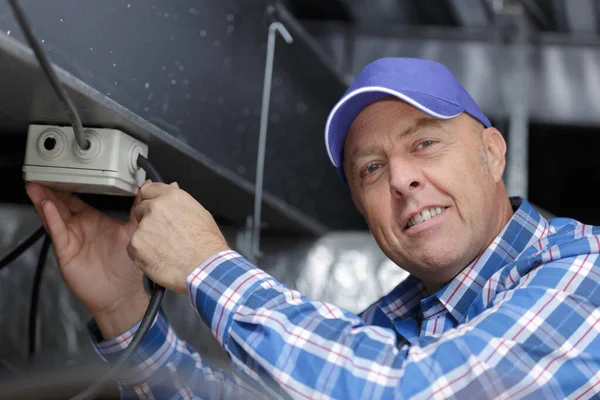 Mature Electrician Working Roof — Stock Photo, Image