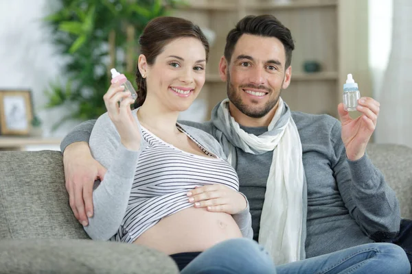 Happy Parents Holding Gift Baby — Stock Photo, Image