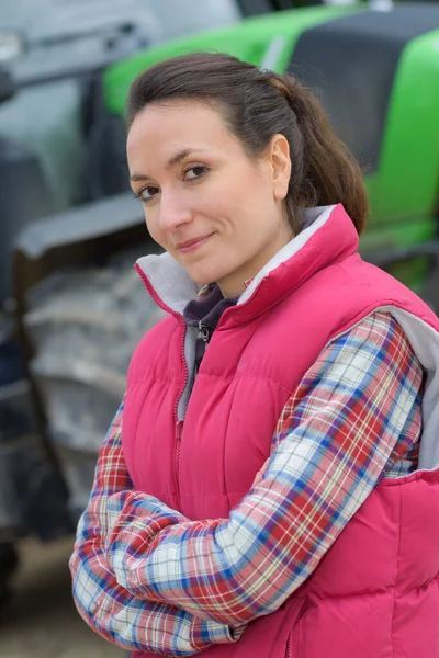 Retrato Vertical Una Joven Atractiva Agricultora —  Fotos de Stock