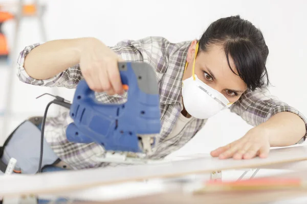 Boa Aparência Mulher Confiante Trabalhando Como Carpinteiro — Fotografia de Stock