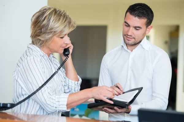 Colleagues Consulting Diary While Woman Talks Telephone — Stock Photo, Image