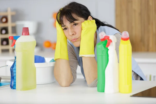 Hausfrau Ist Zum Putzen Wieder Langweilig — Stockfoto