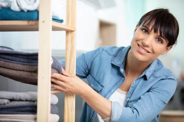 Woman Putting Away Clean Folded Towels — Stock Photo, Image