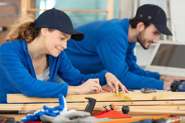 Carpenter Team Woman Man Working Together — Stock Photo, Image