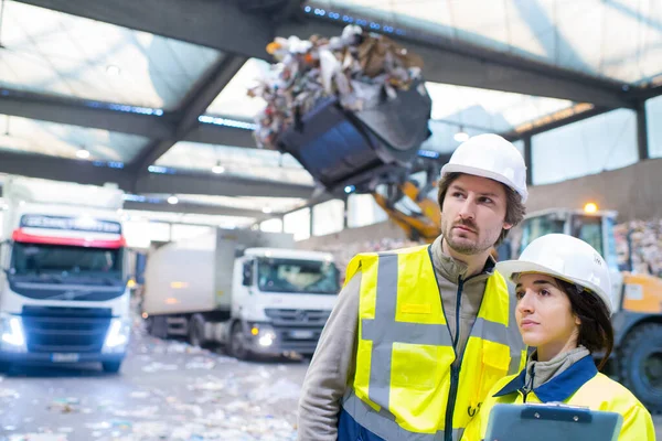 Travailleurs Dans Une Usine Recyclage — Photo