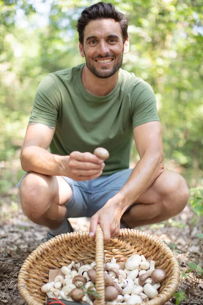 Mladý Muž Saamských Podzimním Lese — Stock fotografie