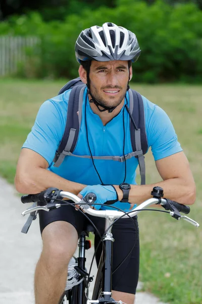 Mężczyzna Rowerze — Zdjęcie stockowe