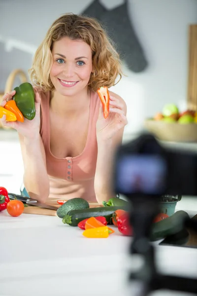 Блогер Їжі Робить Відео Кухні — стокове фото