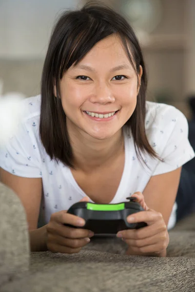 Profiel Weergave Van Vrouw Die Video Games Speelt — Stockfoto