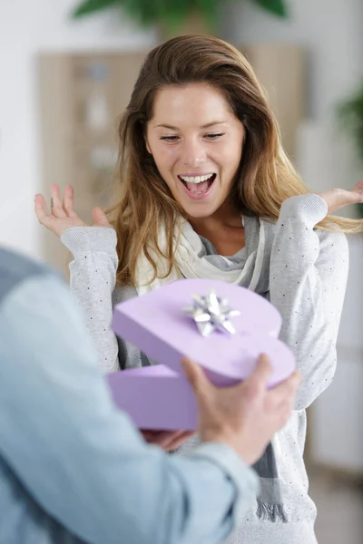 Surprised Woman Looking Heart Gift — Stock Photo, Image