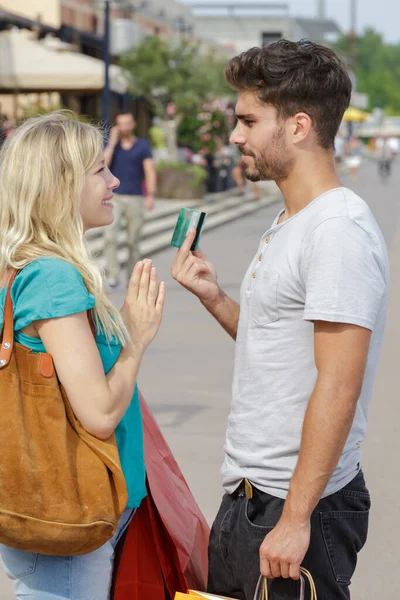 Young Tourists Shopping Souvenirs — Stock Photo, Image