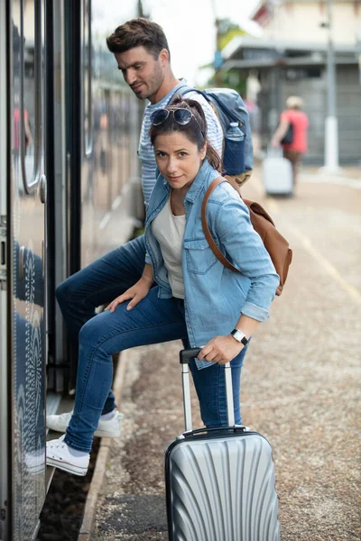 Young Married Couple Embarks Journey Train — Stock Photo, Image
