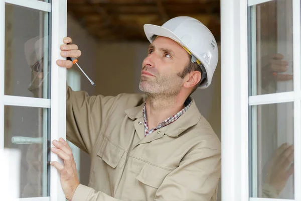 Construction Worker Installing New Windows — Stock Photo, Image