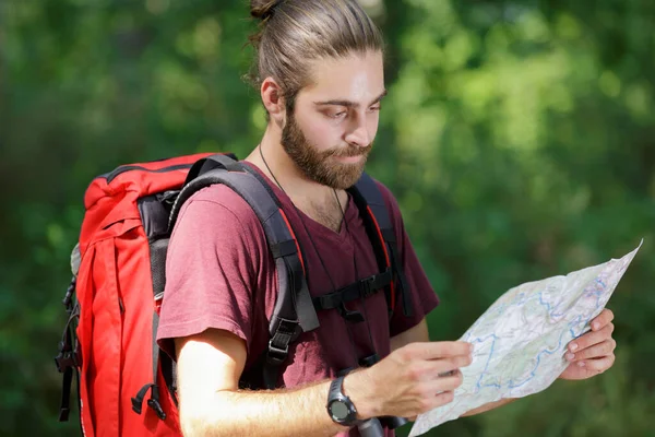 Man Countryside Backpack Map — Stock Photo, Image