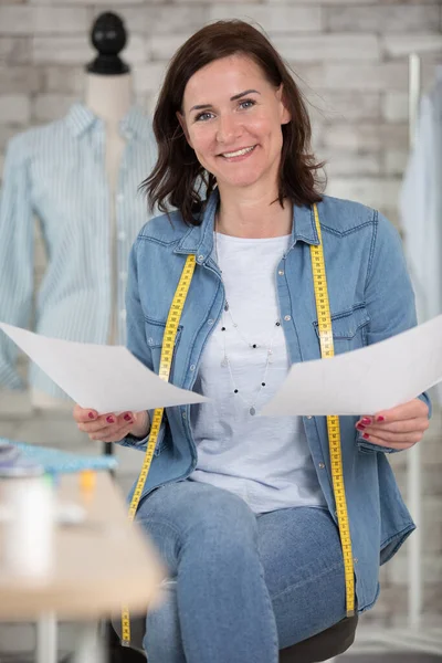 Seamstress Woman Woring Her Office Fashion Sketches — Stock Photo, Image