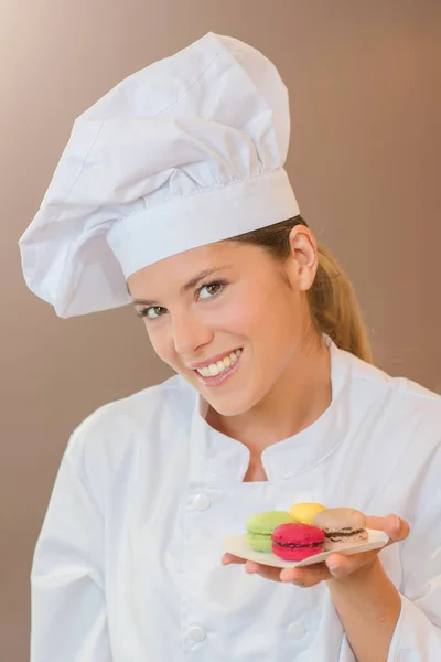 Bakery Worker Holding Some Macaroons — Stock Photo, Image