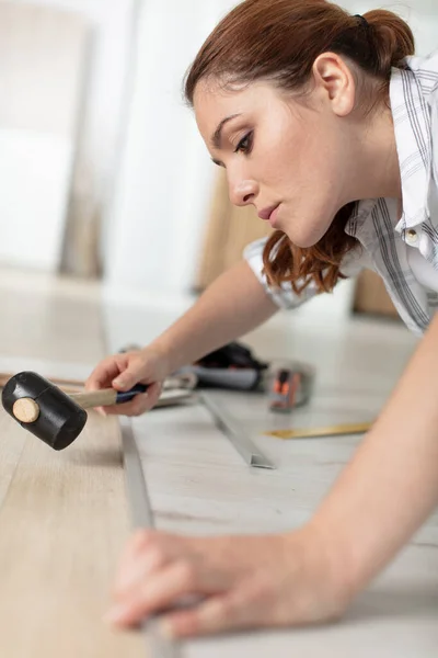 Happy Young Woman Installing Laminate Flooring New Apartment — Stock Photo, Image