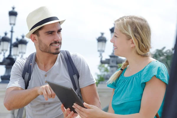 Cheerful Couple Using Digital Tablet Outdoors — Stock Photo, Image
