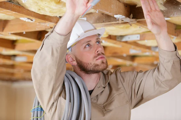 Worker Attic Connects Air Ducts — Stock Photo, Image