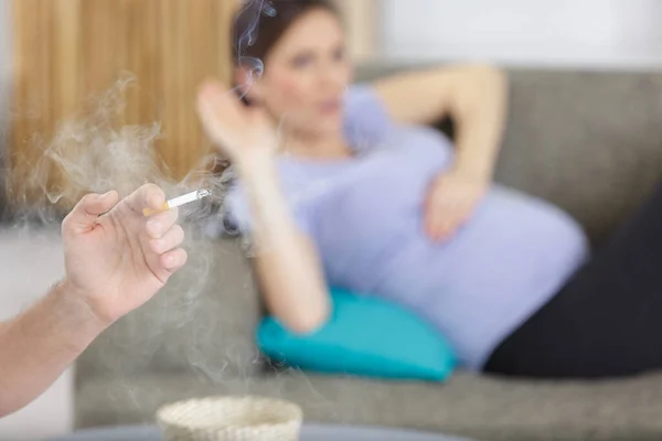 Schwangere Mag Den Rauch Nicht — Stockfoto