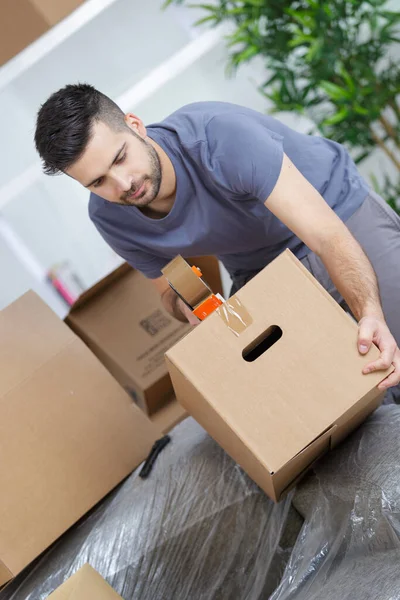 Young Happy Man Packing Boxes — Stock Photo, Image