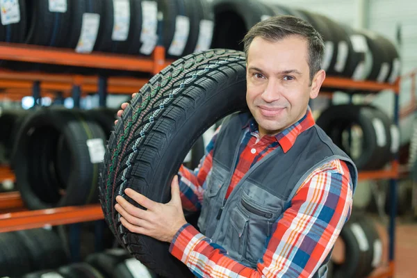 Picture Man Carrying Tire — Stock Photo, Image