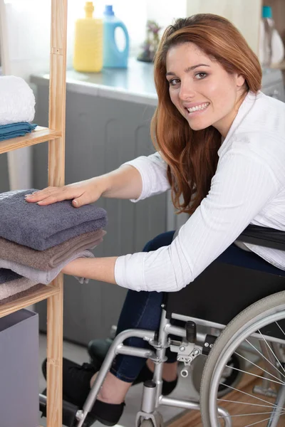 Young Disabled Woman Wheelchair Tidying Clean Laundry — ストック写真