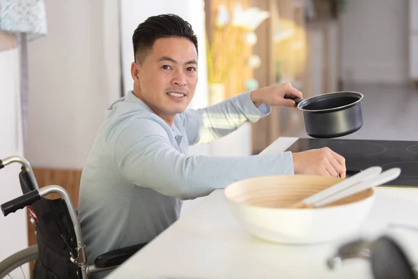 Uomo Disabile Cucina Cucina — Foto Stock