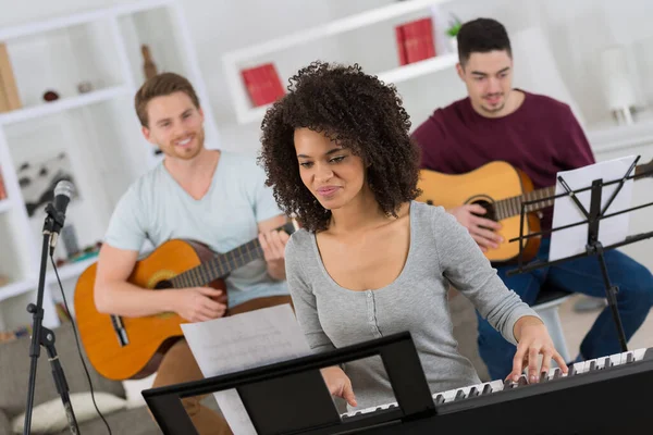Young Performers Rehearsing Gig — Stock Photo, Image