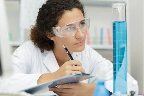 Woman Scientist Adding Liquid Test Tube — Stock Photo, Image