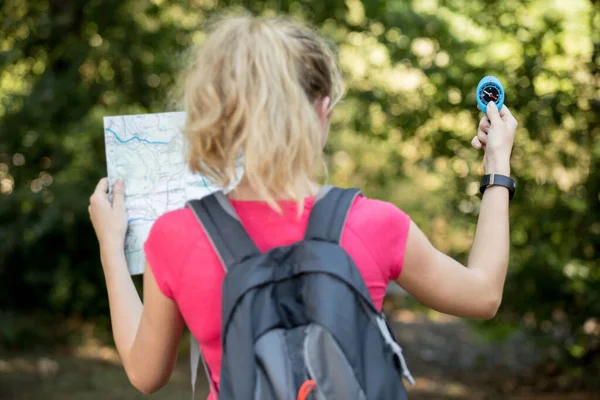 Young Pretty Hiker Using Compass Map Nature — Stock Photo, Image