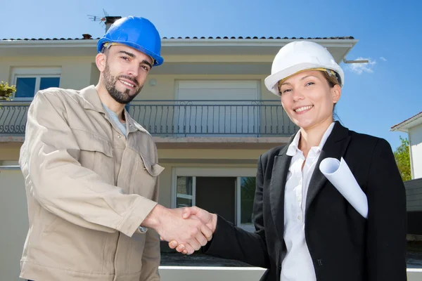 Young Male Engineer Young Female Worker Shaking Hands — Stock Photo, Image