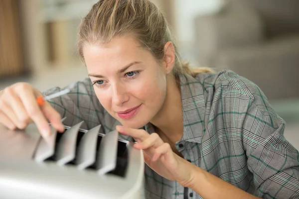 Young Woman Checking Air Conditioning System — Stockfoto